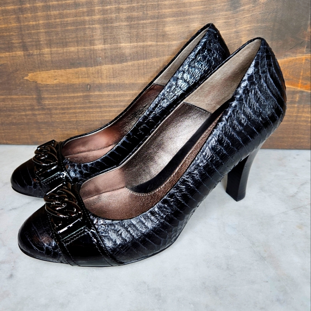 Sofft Black Crocodile Pattern Heels